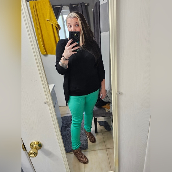 CLOSET CLOSING ! EVERTHING MUST GO. MAKE AN OFFER!!!!!! Meet your Posher, Angela - Picture 8 of 16